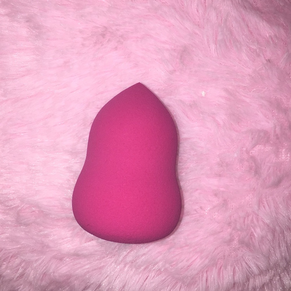 I'm selling a brand new unused makeup sponge